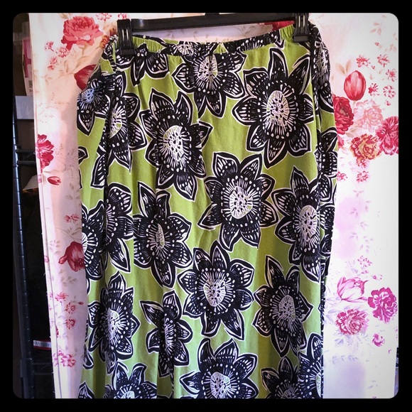 Plus skirt - Picture 1 of 2